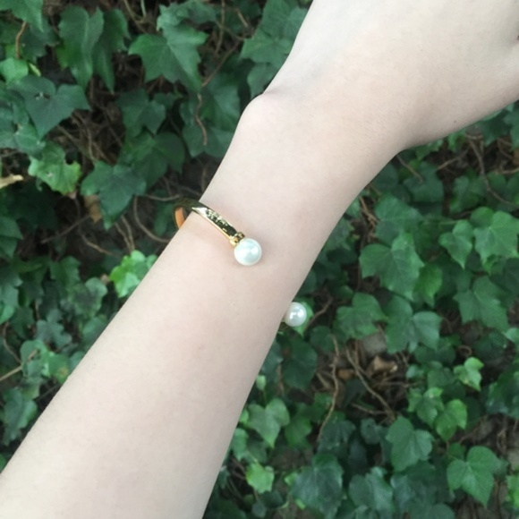 Tory Burch Glass Pearl Cuff Bracelet - Picture 4 of 7